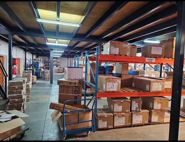 1,280M² WAREHOUSE FOR SALE IN NORTH RIDING